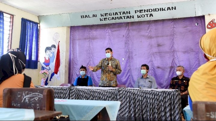 Walikota Kediri nerikan pengarahan pada guru