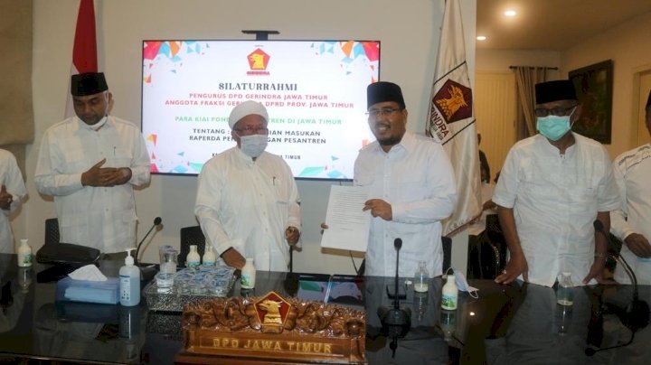 Plt Ketua DPD Gerindra Jatim Anwar Sadad mengundang para kiai di Jatim bahas Raperda Pengembangan Pesantren