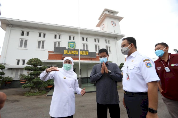 Gubernur Khofifah saat Gubernur DKI Jakarta, Anis Baswedan saat mengunjungi Jawa Timur/Ist