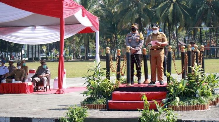 Bupati dan Kapolres Jember menyampaikan sambutan di alun-alun Kota Jember/Is