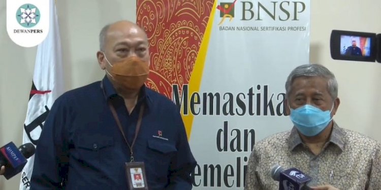 Kepala BNSP Kunjung Masehat (kiri) dan Ketua Dewan Pers Muhammad Nuh usai pertemuan/RMOL