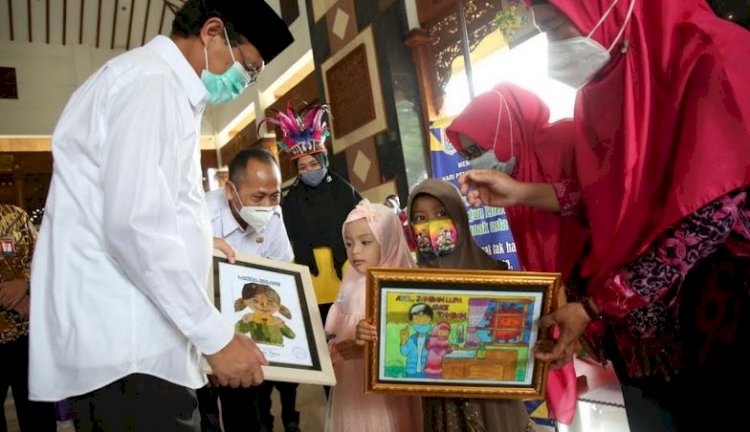 Bupati dan Wakil Bupati Tuban membuka pameran di Pendopo Krido Manunggal Tuban/Ist