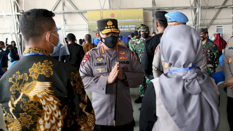 Kapolri Jenderal Listyo Sigit Prabowo temui keluarga prajurit KRI Nanggala/ hms