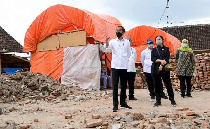 Presiden Jokowi saat di Lokasi Gempa di Kabupaten Malang/RMOLJatim