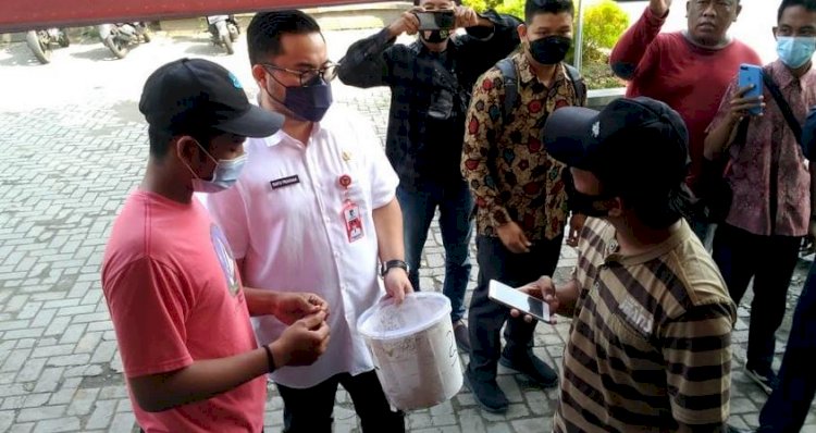 Bupati Kediri Hanindhito Himawan Pramana saat sidak ke kompleks kantor dinas di Jalan Pamenang No 1 Ngasem/RMOLJatim 