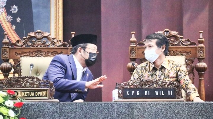 KPK datangi gedung DPRD Jatim
