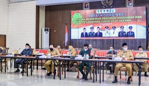 Bupati bersama Forkopimda saat Takor secara daring dengan Kemendagri/RMOLJatim