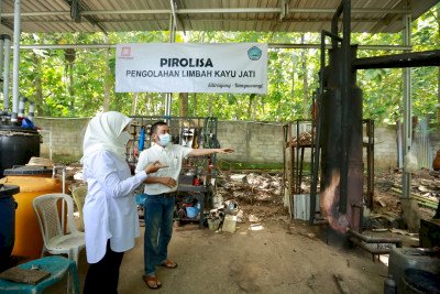 Bupati Banyuwangi Ipuk Fiestiandani saat berkunjung ke lahan beberapa waktu lalu/Dok Hms