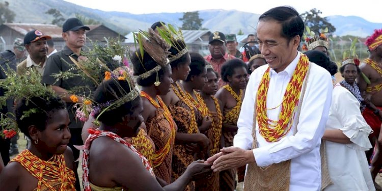 Presiden Joko Widodo saat bertemu dengan masyarakat Papua/Net