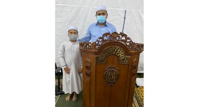 Baban dan ayahnya yang duet jadi Imam dan Bilal Salat Taraweh/RMOL