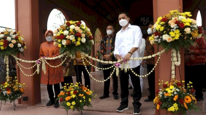 Eri Cahyadi bersama Risma saat resmikan Museum Olahraga Surabaya (MOS) dan Rehabilitasi GOR Pancasila/RMOLJatim