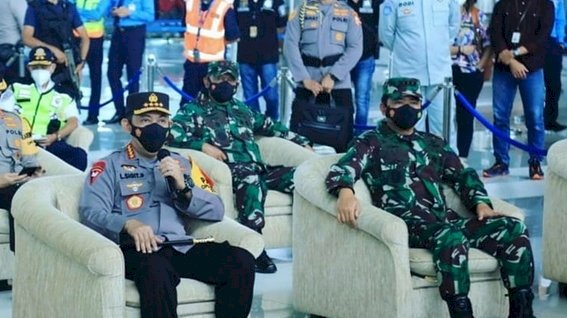 Kapolri Jenderal Listyo Sigit bersama Panglima TNI Marsekal Hadi Tjahjanto di Bandara Soekarno Hatta/Ist