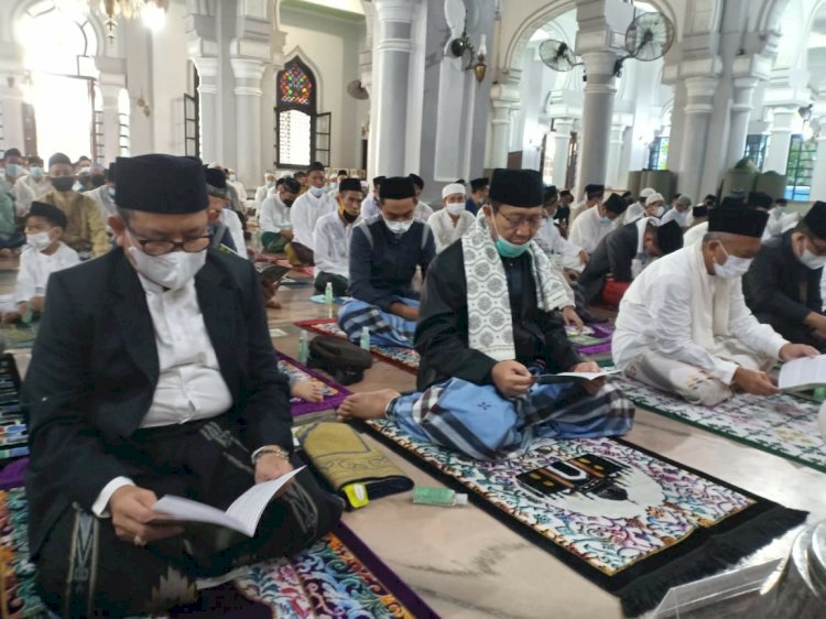 Bupati Fathul Huda sholat Ied di Masjid Agung Tuban/RMOLJatim