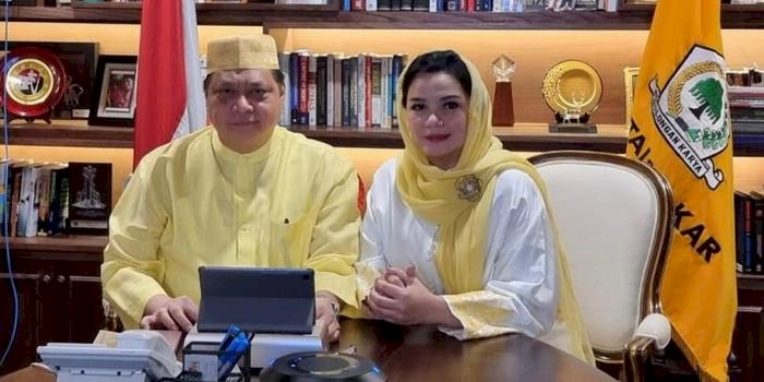 Ketum Partai Golkar Airlangga Hartarto bersama istri saat hadiri halal bihalal Partai Golkar/RMOL