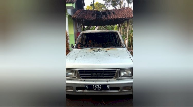 Barang bukti mobil yang dibakar/Repro