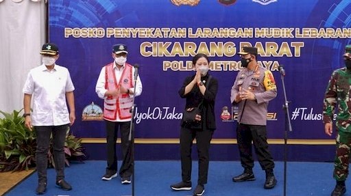 Ketua DPR RI, Puan Maharani saat meninjau titik penyekatan di KM 31 Cikarang Barat, Tol Jakarta-Cikampek, bersama Kepala Kapolri Jenderal Listyo Sigit Prabowo, Panglima TNI Marsekal Hadi Tjahjanto, Menteri Perhubungan Budi Karya Sumadi, Menteri Kesehatan Budi Gunadi Sadikin, dan Kepala Badan Nasional Penanggulangan Bencana (BNPB) Doni Monardo pada Rabu (12/5)/Net