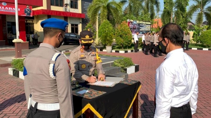 Penandatanganan Pakta Integritas oleh Kapolres Probolinggo, AKBP Ferdy Irawan. /RMOLJATIM