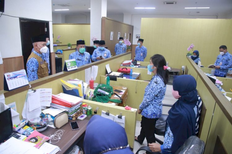 Sekertaris Daerah Kabupaten Probolinggo, saat masuk ke Kantor Bagian Protokol Pemkab Probolinggo/RMOLJatim