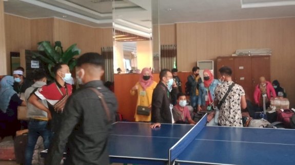 PMI asal Sampang saat tiba ke BLK usai dilakukan penjemputan ke Surabaya. Ist