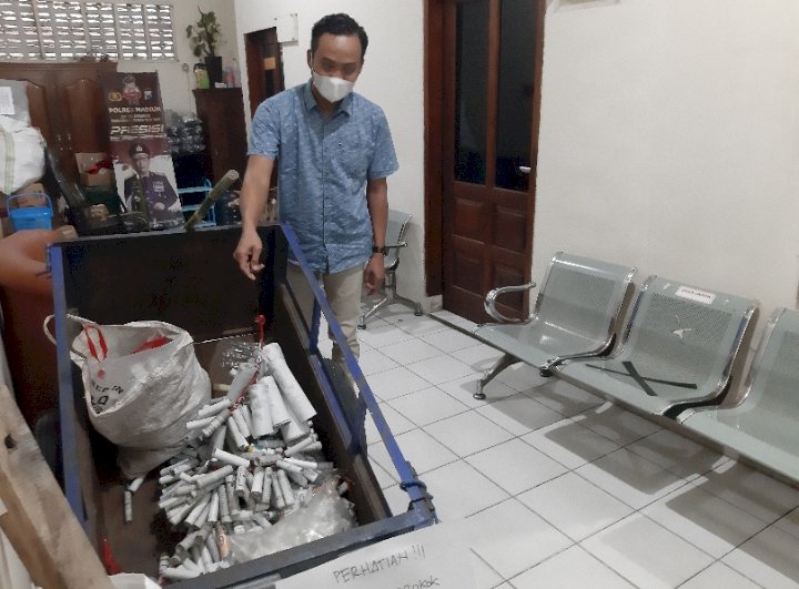 Barang bukti petasan dalam berbagai ukuran yang diamankan Polres Madiun/RMOLJatim