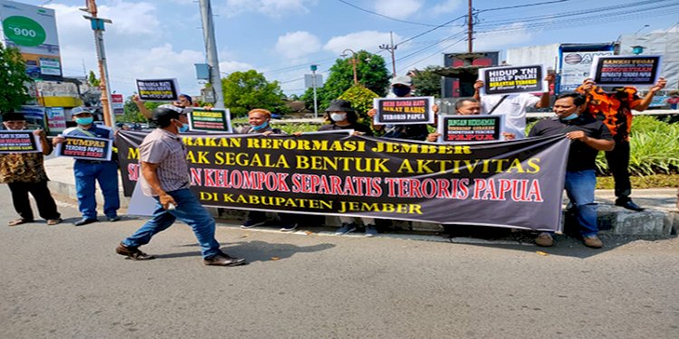 Gerakan Rakyat Jember (GRJ) memperingati Harkitnas di Bundaran DPRD Jember/RMOL