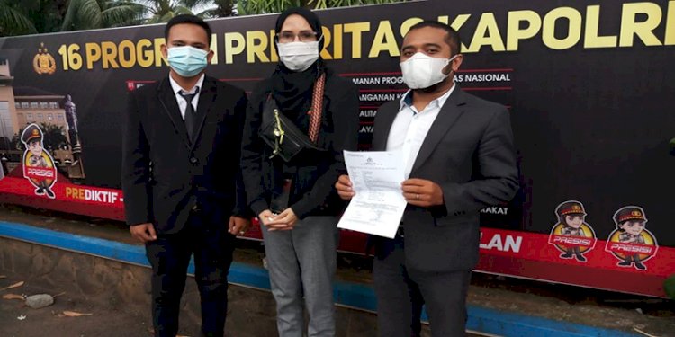 Maria Veronica Tegorina Harahap dan kuasa hukumnya, Dohar Jani Simbolon dan Partners di Mapolda Metro Jaya/RMOL