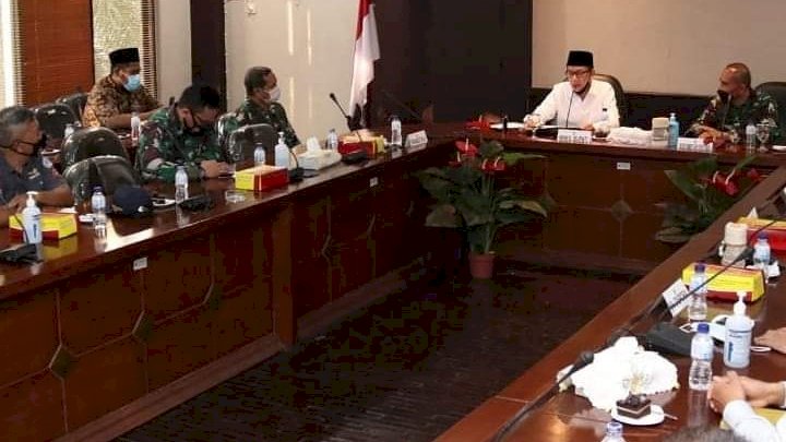 Wakil Bupati Jember, Gus Firjaun saat beraudiensi dengan Tim Puspotdirga) TNI AU di kantor Pemkab Jember, 
