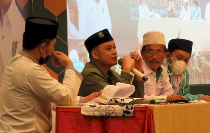 Ayub Junaidi saat memimpin rapat Muskercab DPC PKB di Hotel Luminor Jember/RMOLJatim