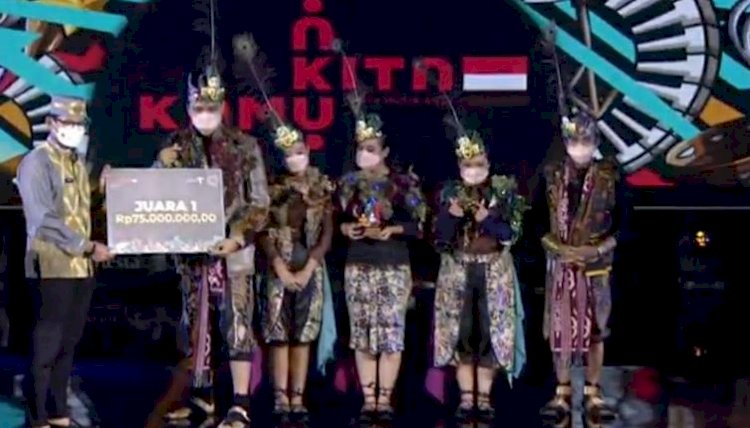 Linkrafin Jember saat dinobatkan sebagai Doubel Champions lomba kreatifitas anak komunitas, oleh Menteri Pariwisata dan Ekonomi Kreatif, Sandiaga Uno/Ist