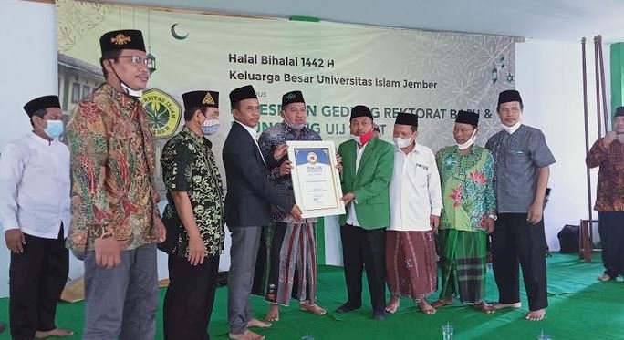 Rektor UIJ, Abdul Hadi meneri penghargaan tokoh pendidikan inspiratif Jawa Timur/RMOLJatim