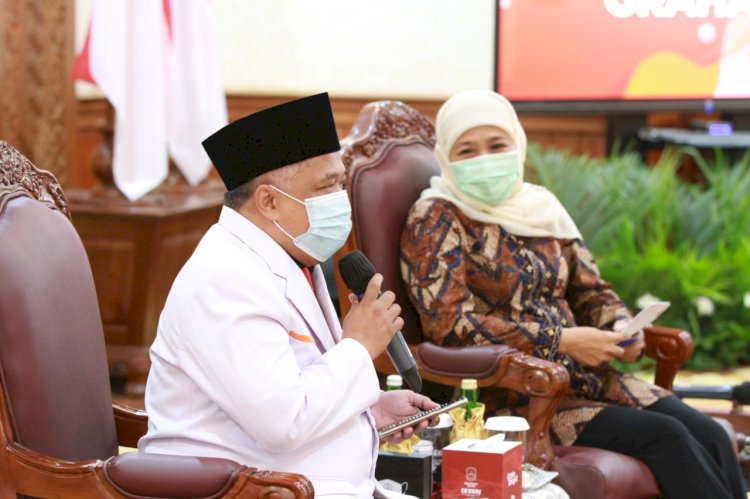 Ketua DPW PKS Jatim Irwan Setiawan bersama Gubernur Jawa Timur Khofifah Indar Parawansa/Ist