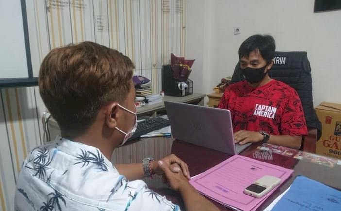 AY saat menjalani pemeriksaan di ruang penyidik pidana Umum Satreskrim Polres Jember/Ist