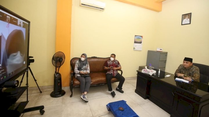 Wali Kota Eri bersama Supomo pimpin rapat virtual dengan Kepala SD-SMP se-Surabaya jelang persiapan sekolah tatap muka/RMOLJatim