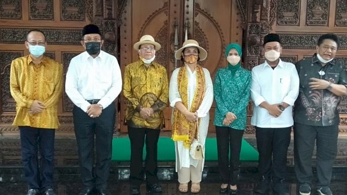 Kunjungan Akbar Tandjung 