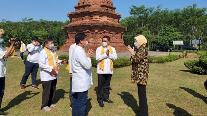 Para majelis Buddhayana Jatim, saat menyambut kedatangan Bupati Probolinggo. /RMOLJatim