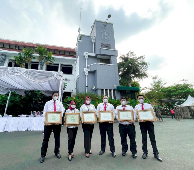 JPN Kejari Tanjung Perak usai terima penghargaan dari Wali Kota Surabaya/Ist