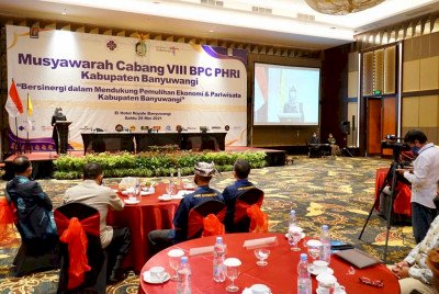 Bupati Banyuwangi Ipuk Fiestiandani ajak seluruh pelaku bisnis hotel dan restoran bersinergi dengan pemkab/Dok Hms