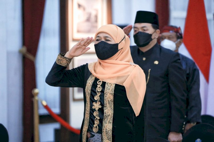 Gubernur Khofifah saat mengikuti Peringatan Hari Lahir Pancasila bersama Presiden Republik Indonesia Ir. H. Joko Widodo secara virtual di Gedung Negara Grahadi, Surabaya/Ist