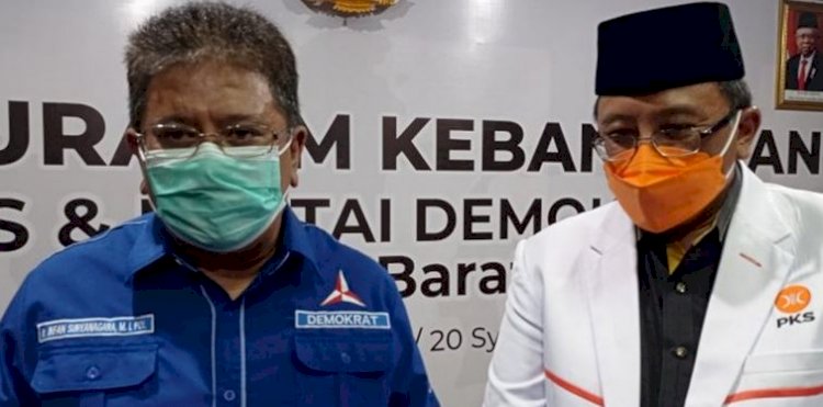 Ketua DPW PKS Jabar, Haru Suandharu (kanan), Ketua DPD Demokrat, Irfan Suryanagara (kiri) usai bersilaturahmi di Kantor DPW PKS Jabar/RMOLJabar