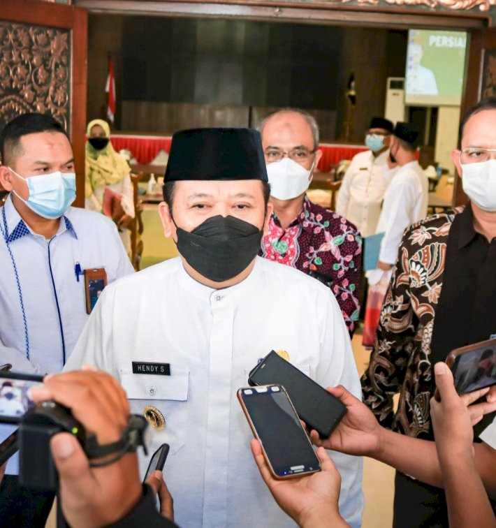 Bupati Jember, Hendy Siswanto saat memberikan keterangan pers di Pendopo Wahya Wibawagraha/RMOLJatim  