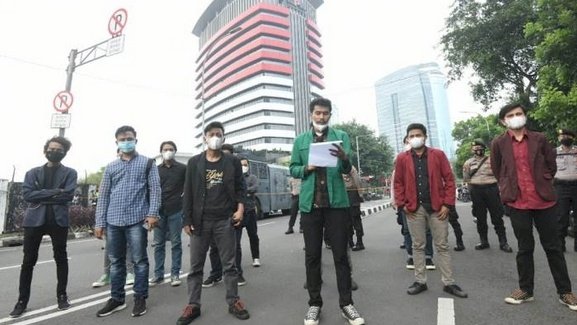 Elemen mahasiswa yang menamakan BEM Nusantara saat demo di depan gedung KPK/RMOL 