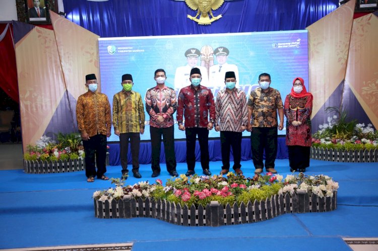 Bupati Sampang H Slamet Junaidi saat menghadiri kegiatan Launching Sistem Integrasi Geospasial untuk Sampang Satu Data (SIG4TA) dan Beasiswa SAHABAT serta Penganugerahan Sabernova di Pendopo Agung Trunojoyo setempat/Ist