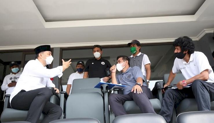 Eri saat diskusi dengan tim dari Timnas dan staf Dispora Surabaya/RMOLJatim