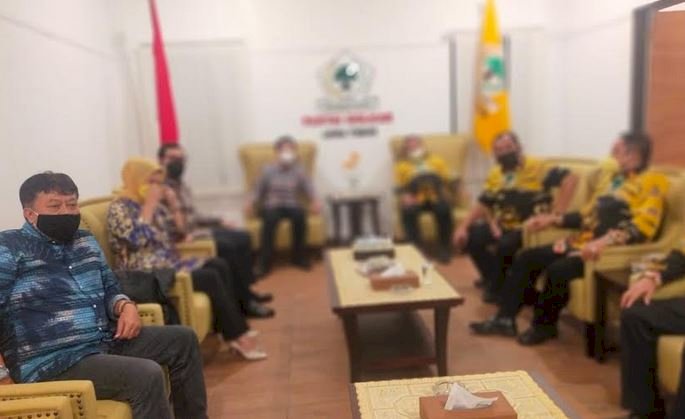 Ketua DPD Golkar Jatim, M. Sarmuji saat menerima kunjungan pengurus DPD Demokrat Jatim/Ist