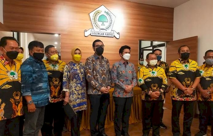 Ketua DPD Golkar Jatim, M. Sarmuji saat menerima kunjungan pengurus DPD Demokrat Jatim/Ist