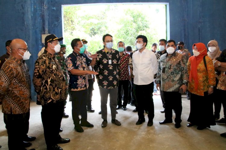 Rombongan Wamendag Saat Meninjau Lokasi Gudang SRG Di Bakalanpule, Kecamatan Tikung Lamongan/RMOLJatim
