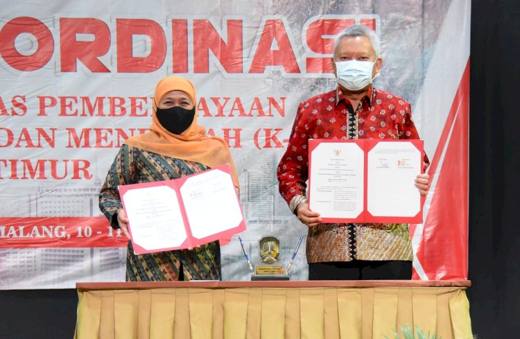 Gubernur Khofifah dan Sekretaris Menteri Koperasi dan UMKM RI Arif Rahman Hakim/Ist