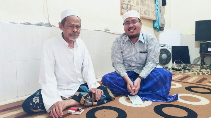 Anwar Sadad saat bersama KH Nawawi Abdull Jalil, semsa hidupnya. /Ist