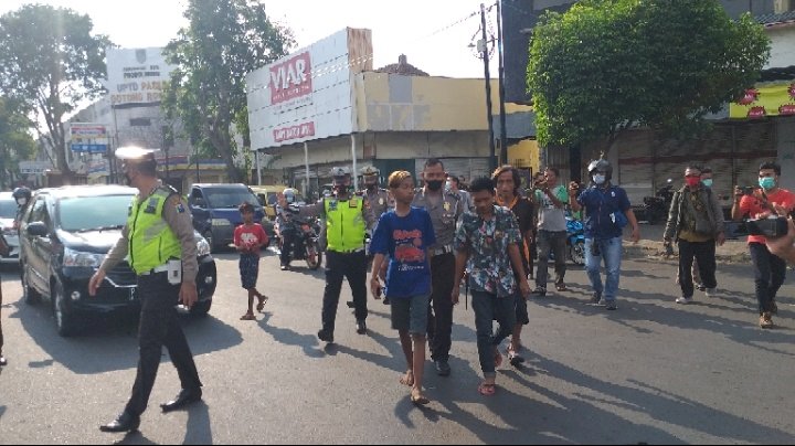 Para anjal, pengamen dan pengatur jalan liar saat diamankan