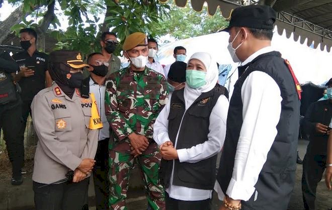 Wali Kota Eri bersama Gubernur Khofifah di pos penyekatan jembatan Suramadu/RMOLJatim